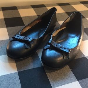 Girls Burberry Black Flats/Dress Shoes -Narrow fit